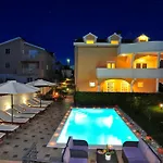 Vanilla With Heated Pool Apartman