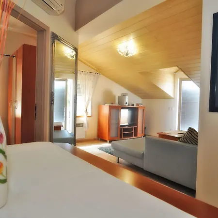 Vanilla With Heated Pool Appartement Zadar