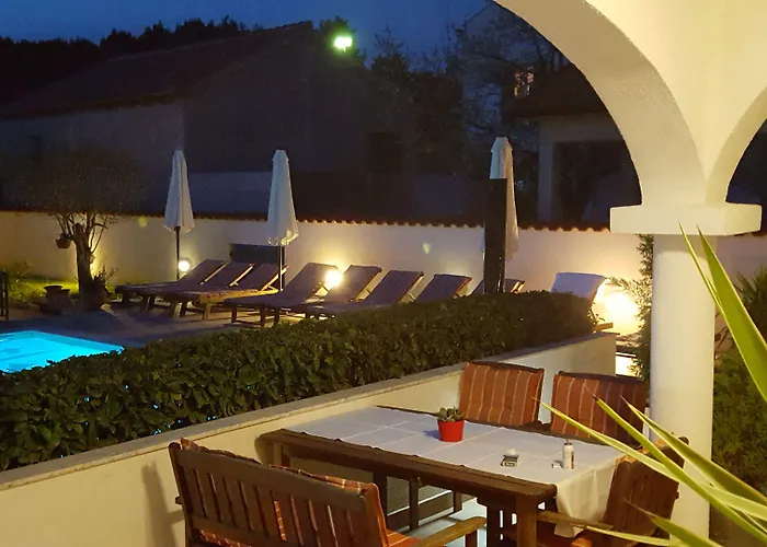 Vanilla With Heated Pool زادار