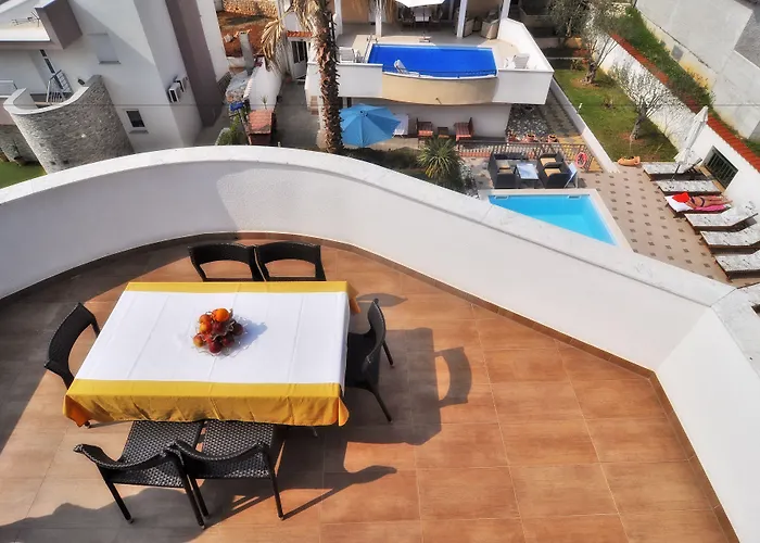 Vanilla With Heated Pool زادار