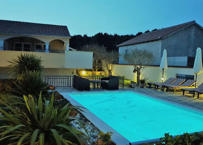 Vanilla With Heated Pool *