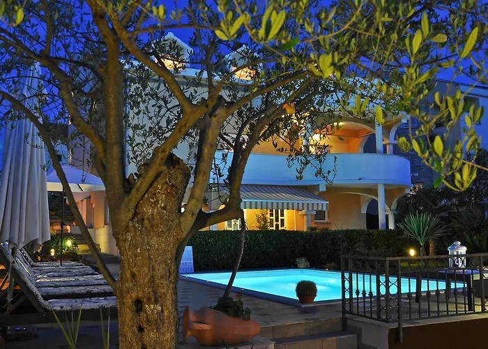 Vanilla With Heated Pool