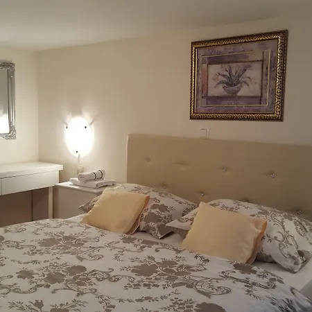 Vanilla With Heated Pool * Задар