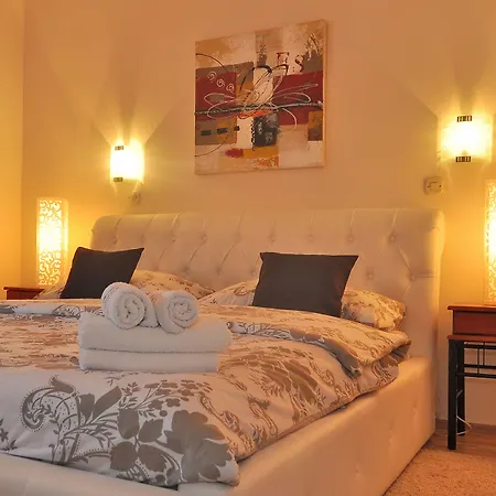 Vanilla With Heated Pool Апартаменти *