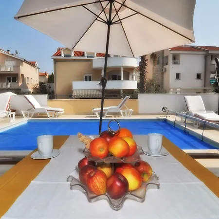Vanilla With Heated Pool Апартаменти Задар