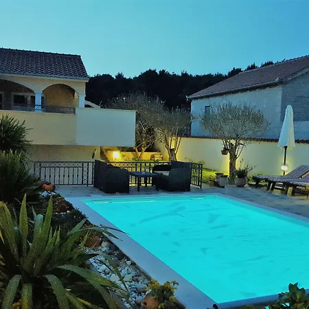 Vanilla With Heated Pool *