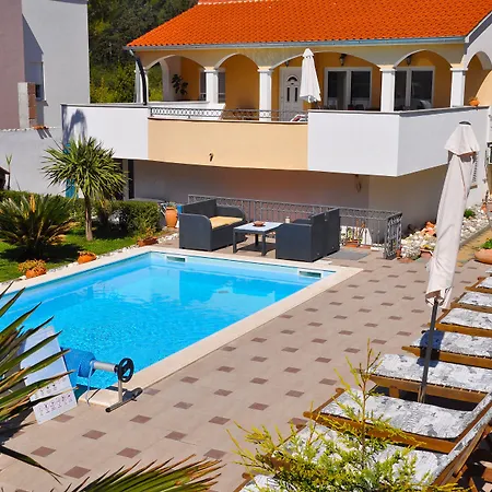 Vanilla With Heated Pool Задар