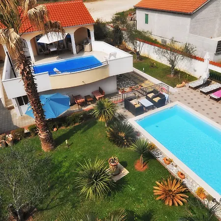 Vanilla With Heated Pool 자다르