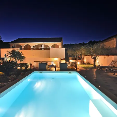 Vanilla With Heated Pool * Задар