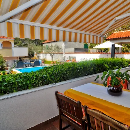 Vanilla With Heated Pool