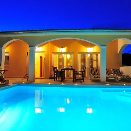 Vanilla With Heated Pool *