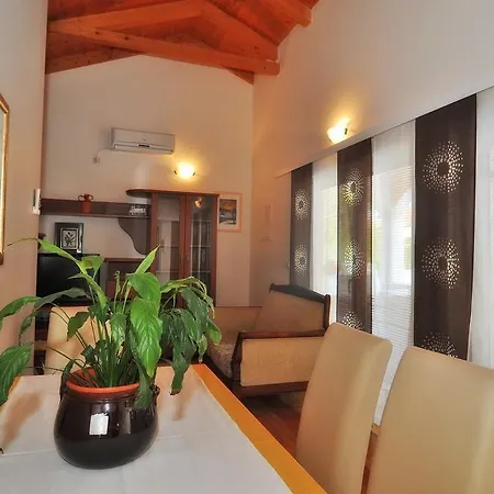 Vanilla With Heated Pool *