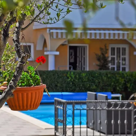 Vanilla With Heated Pool Апартаменти