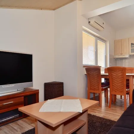 Vanilla With Heated Pool Задар