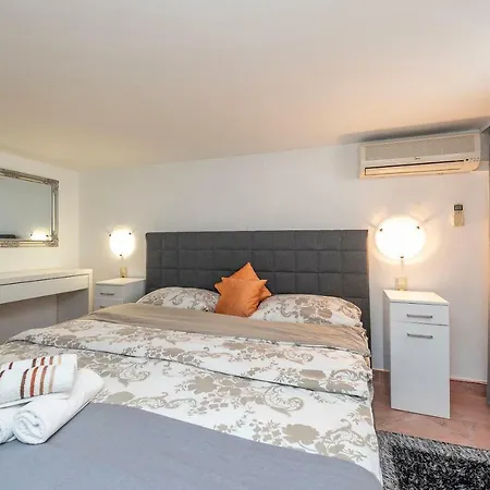 Vanilla With Heated Pool * Задар