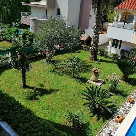 Vanilla With Heated Pool Задар