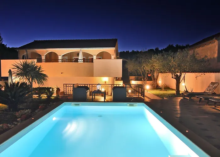 Vanilla With Heated Pool * 자다르