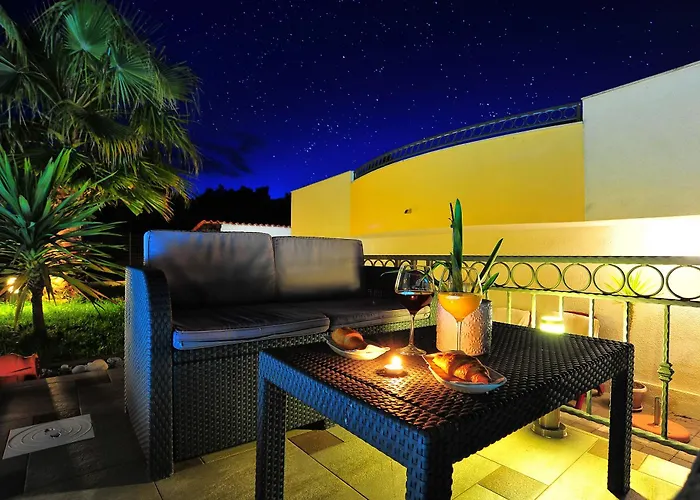 Vanilla With Heated Pool Apartmán *