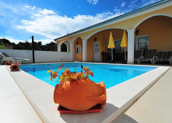 Vanilla With Heated Pool Apartmán *