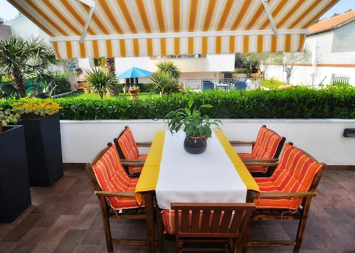 Vanilla With Heated Pool